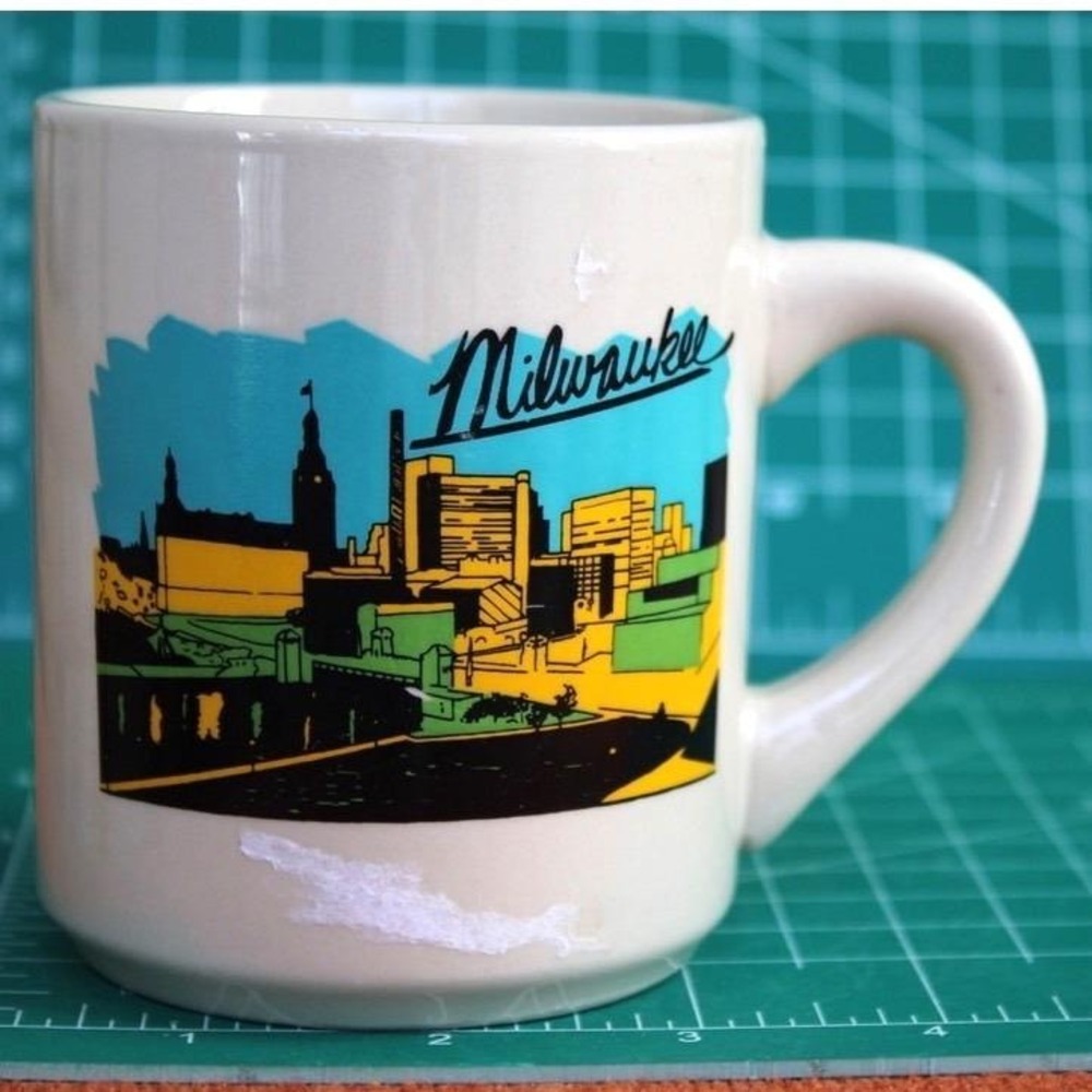 Vintage Milwaukee Skyline Coffee Mug Cream Ceramic Cityscape Souvenir Cup
